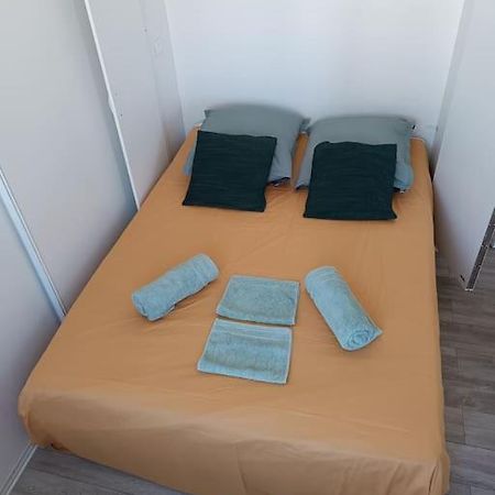 Grand Studio Avec Balcon En Bord De Mer 팔라바 레 플로 외부 사진